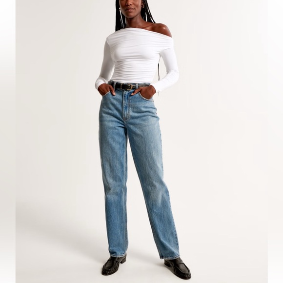 Ultra High Rise 90s Straight Jean in Medium Blue Women's size 24 A&F - Picture 1 of 9